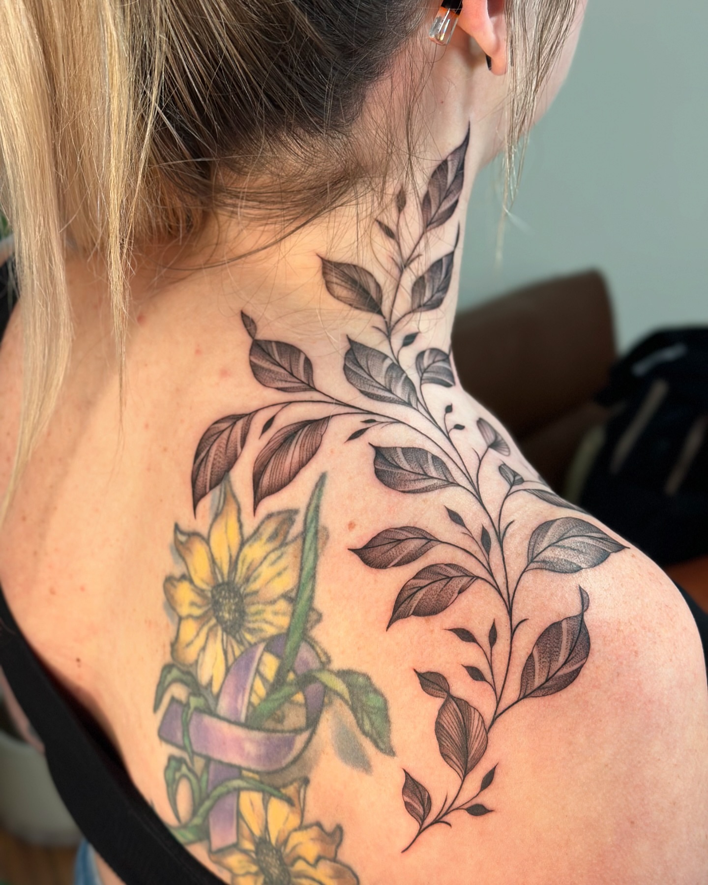 Sunflower and leaves black and grey tattoo on the shoulder by ๐
๐๐๐๐๐ ๐๐๐๐๐๐