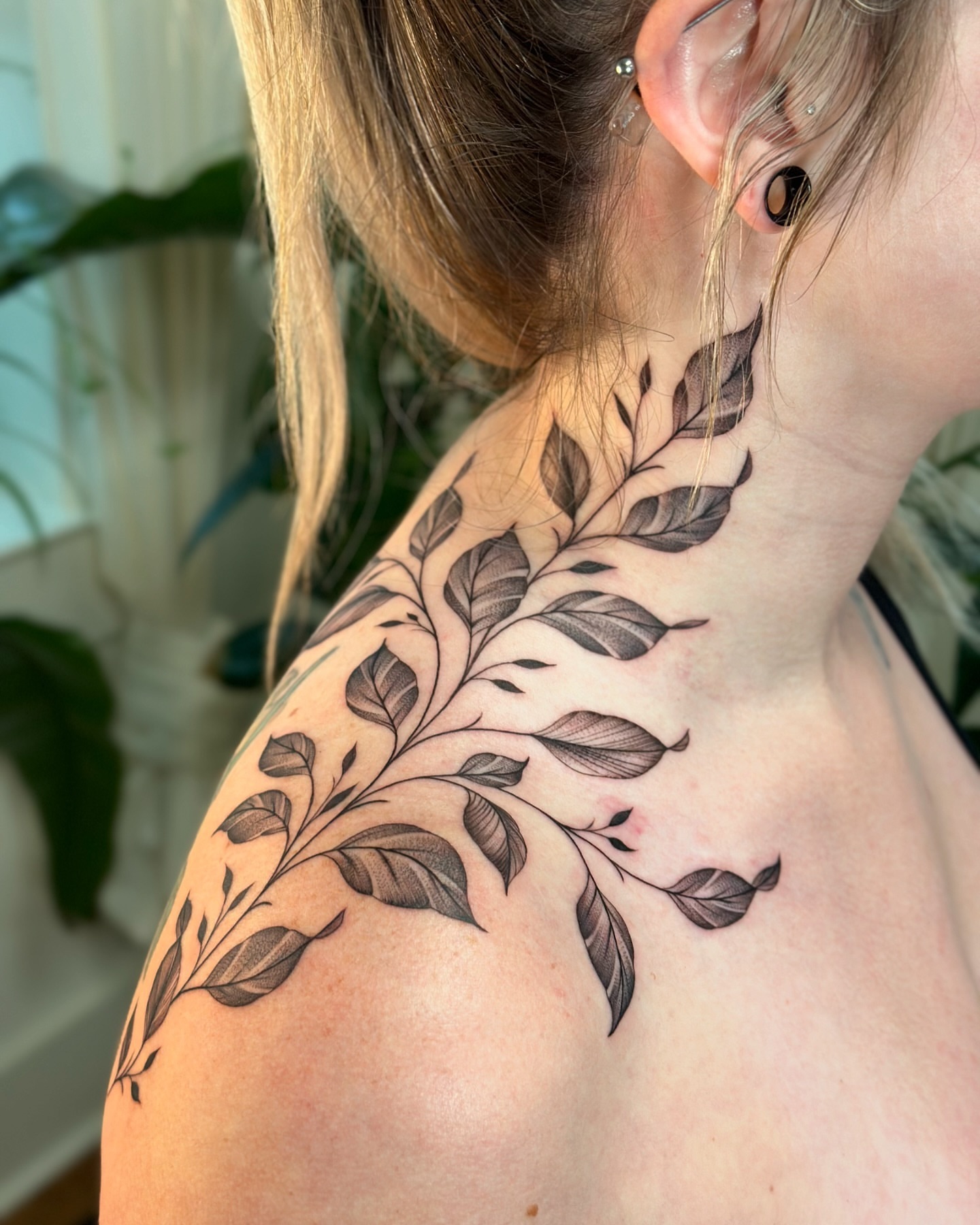 Tattoo by @vreevestattoo โ black_and_grey