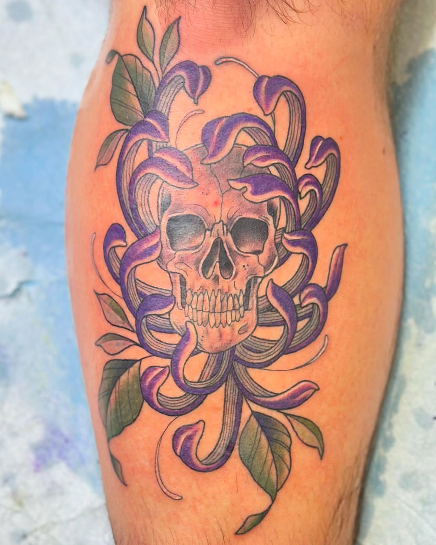 Skull with vines neo-traditional tattoo on the thigh by Diana Kunz
