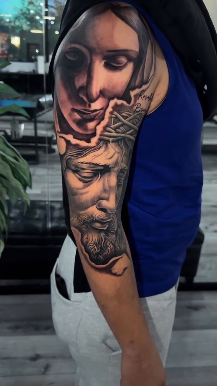 Faces and crown realism tattoo by Rafa