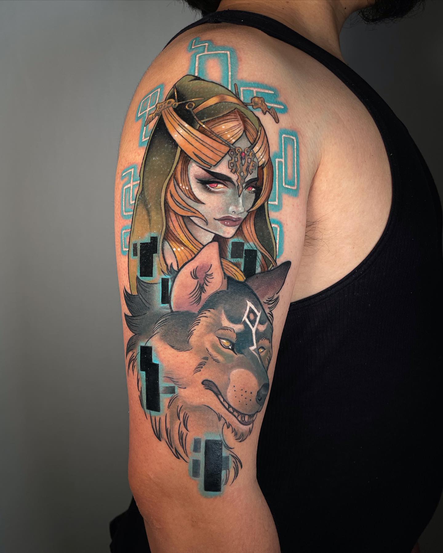 Woman and wolf realism tattoo on the shoulder by Wendy Ruiz