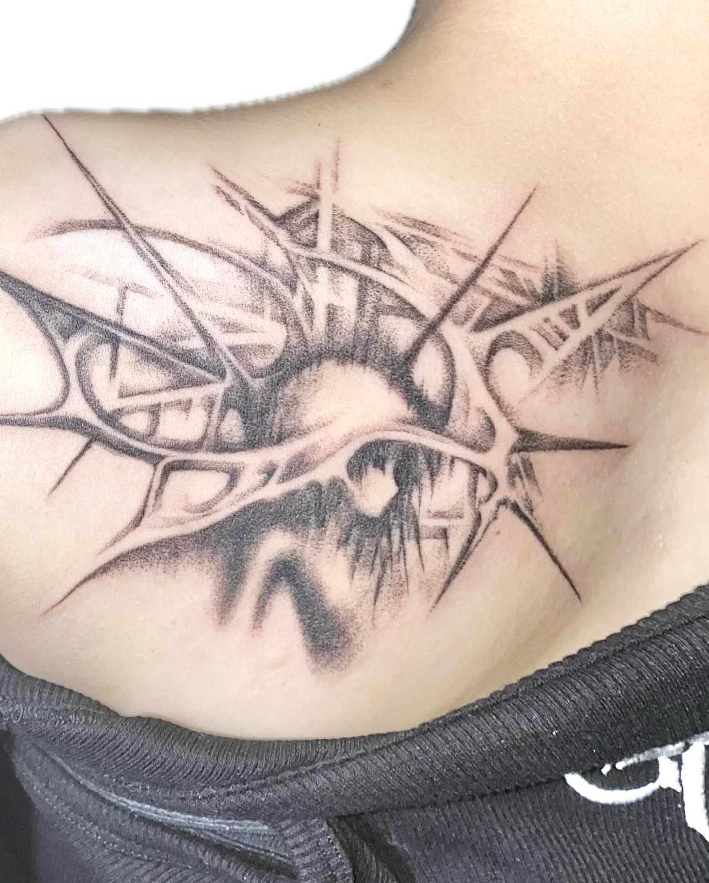 Tattoo by @7bugin7thdimension — black_and_grey, geometric
