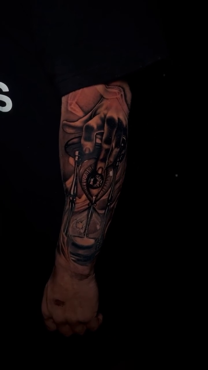 Mechanical arm with gears and clockwork realism tattoo by Mariella Elizabeth Paul ππ€