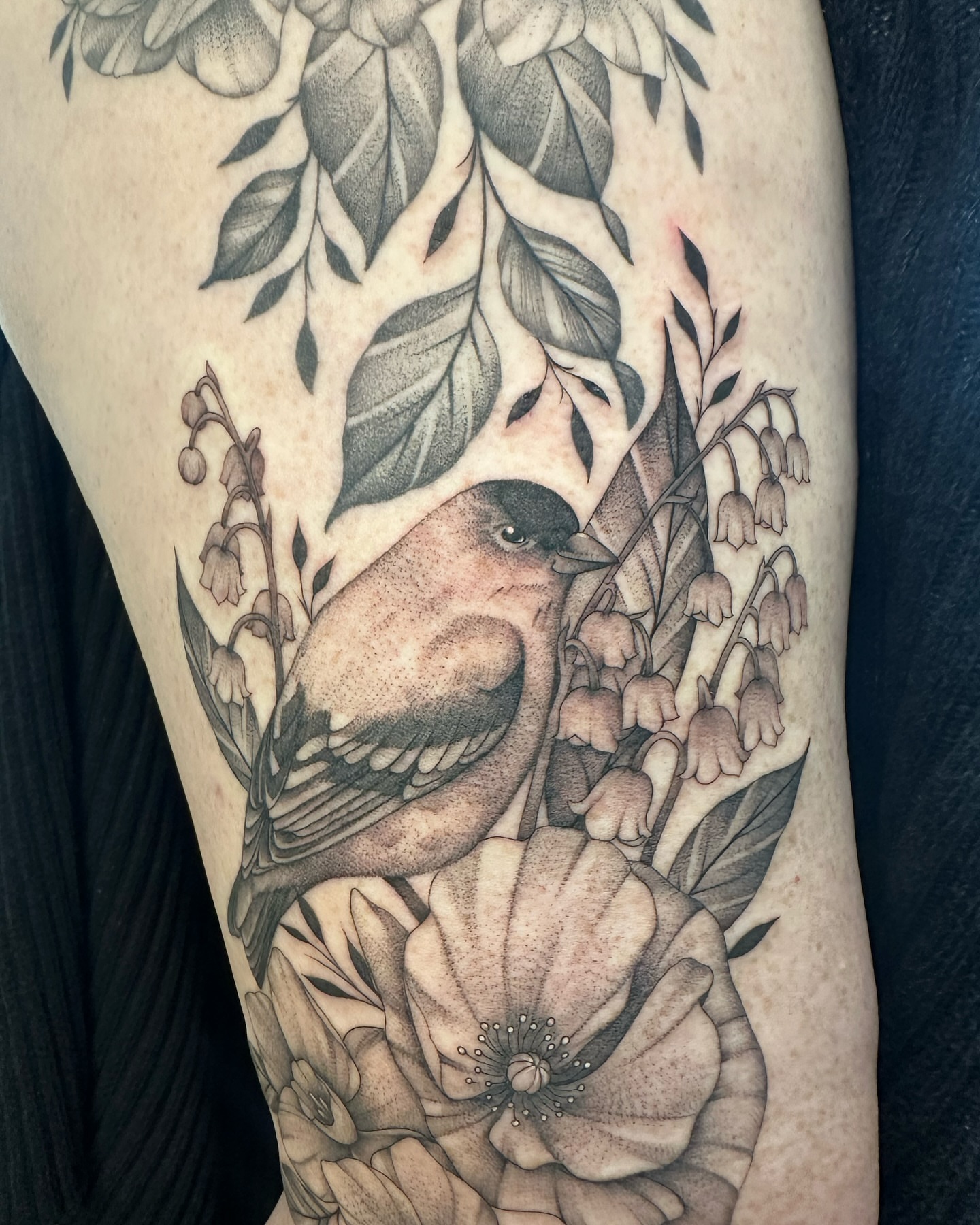 Bird and flowers dotwork tattoo on the thigh by ๐
๐๐๐๐๐ ๐๐๐๐๐๐