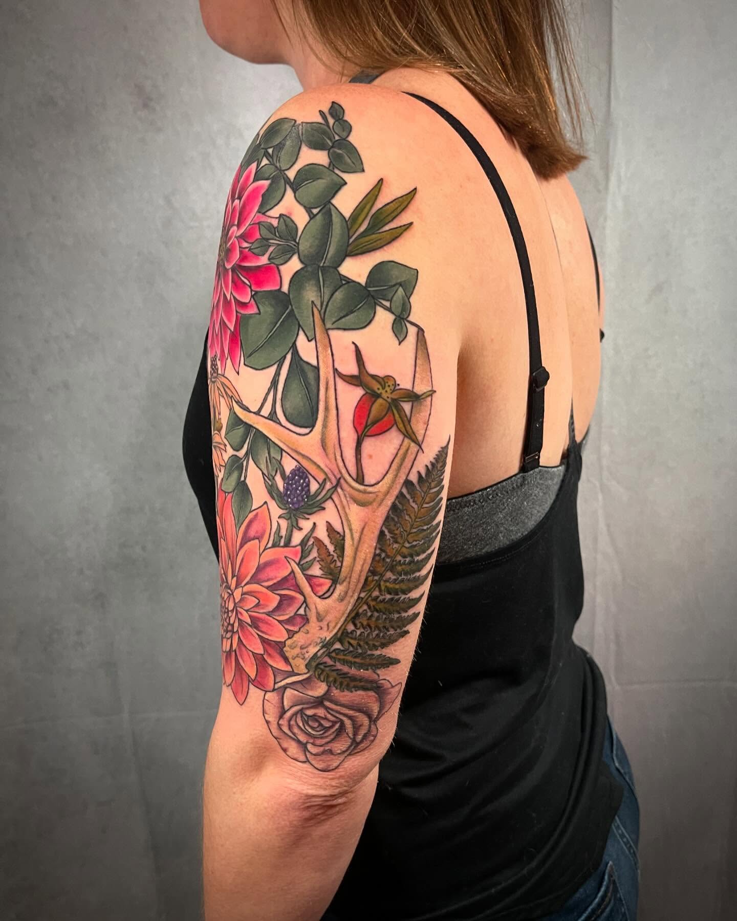 Deer antlers and flowers realism tattoo on the upper arm by 𝓚𝓪𝓼𝓼𝓪𝓷𝓭𝓻𝓪 𝓜𝓬𝓒𝓪𝓵𝓵, Eugene, Oregon