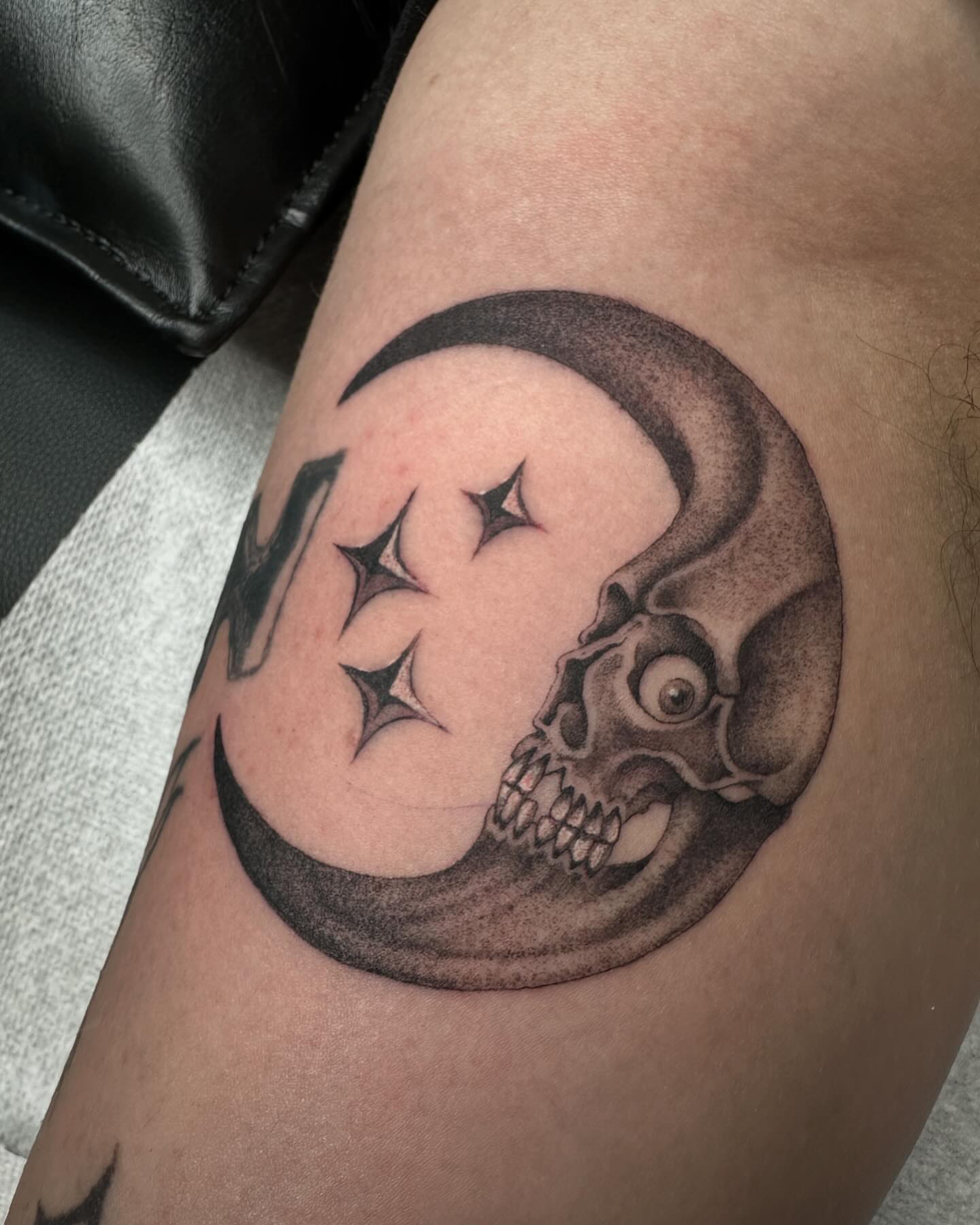 Skull and crescent moon realism tattoo on the upper arm by 𝖍𝖆𝖓𝖓𝖆𝖍