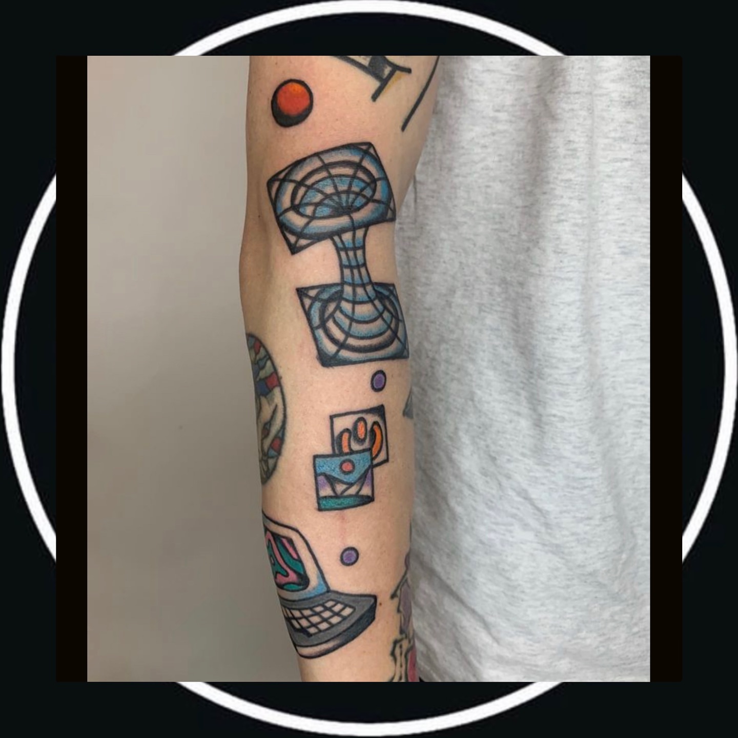 Tattoo by @tattoosgumi — geometric