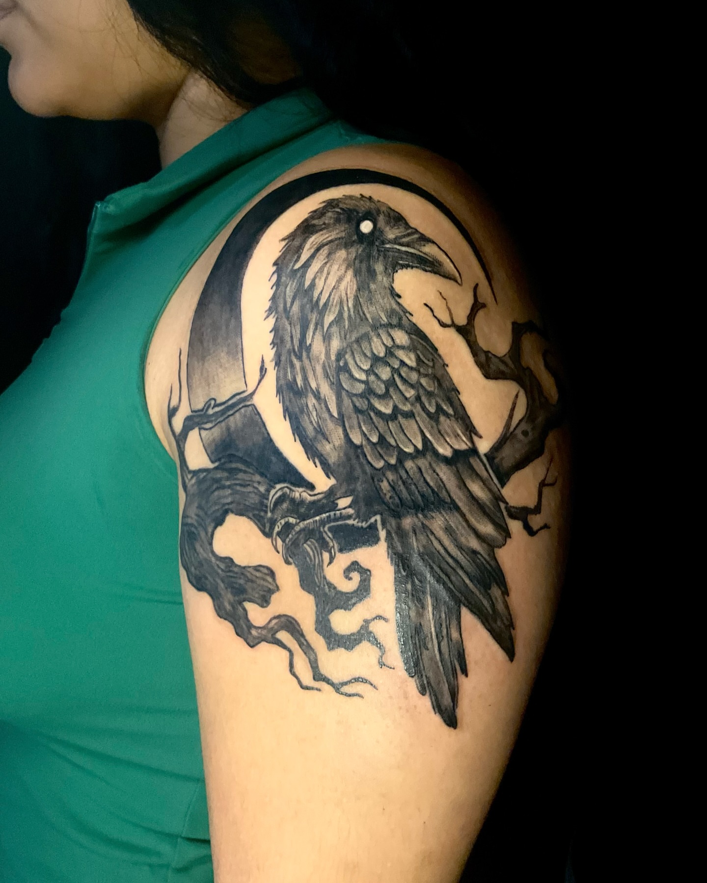 Raven black and grey tattoo on the shoulder by 𝕷𝖚𝖈𝖎𝖉