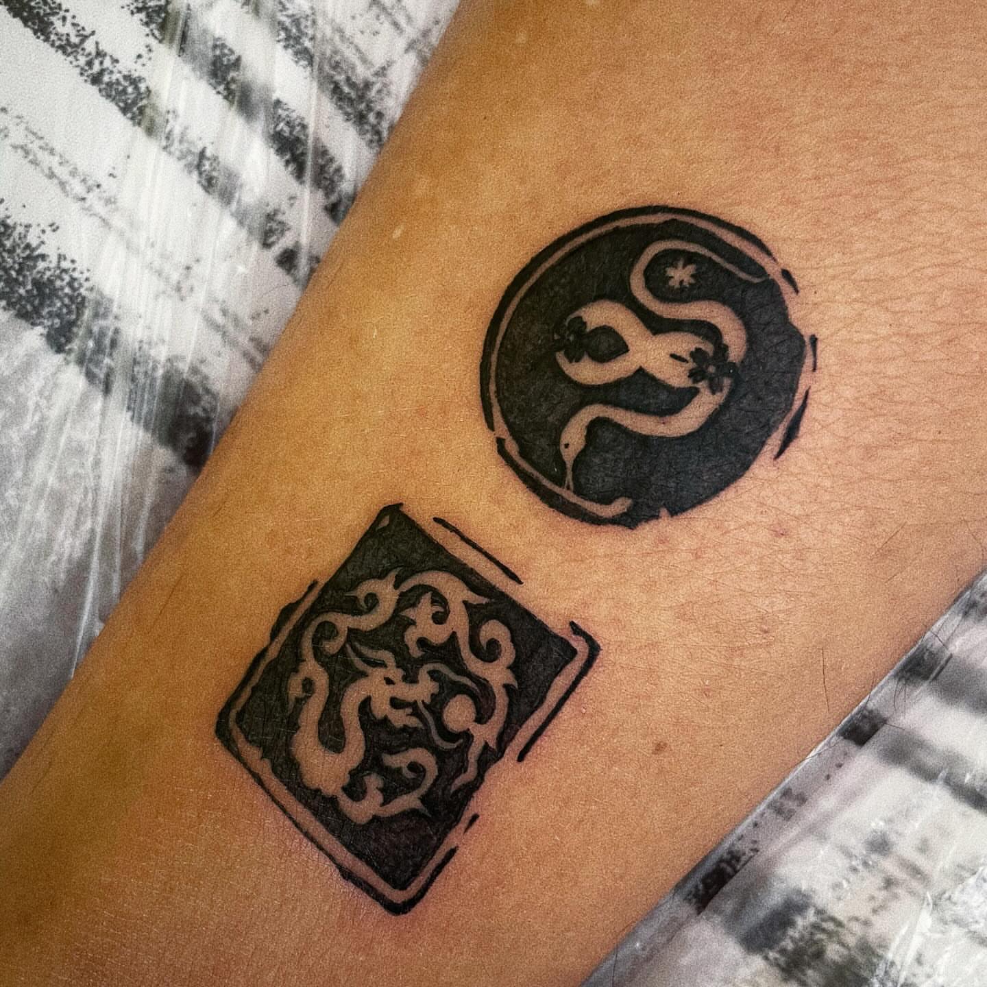 Tattoo by @ta2_echo โ black_and_grey