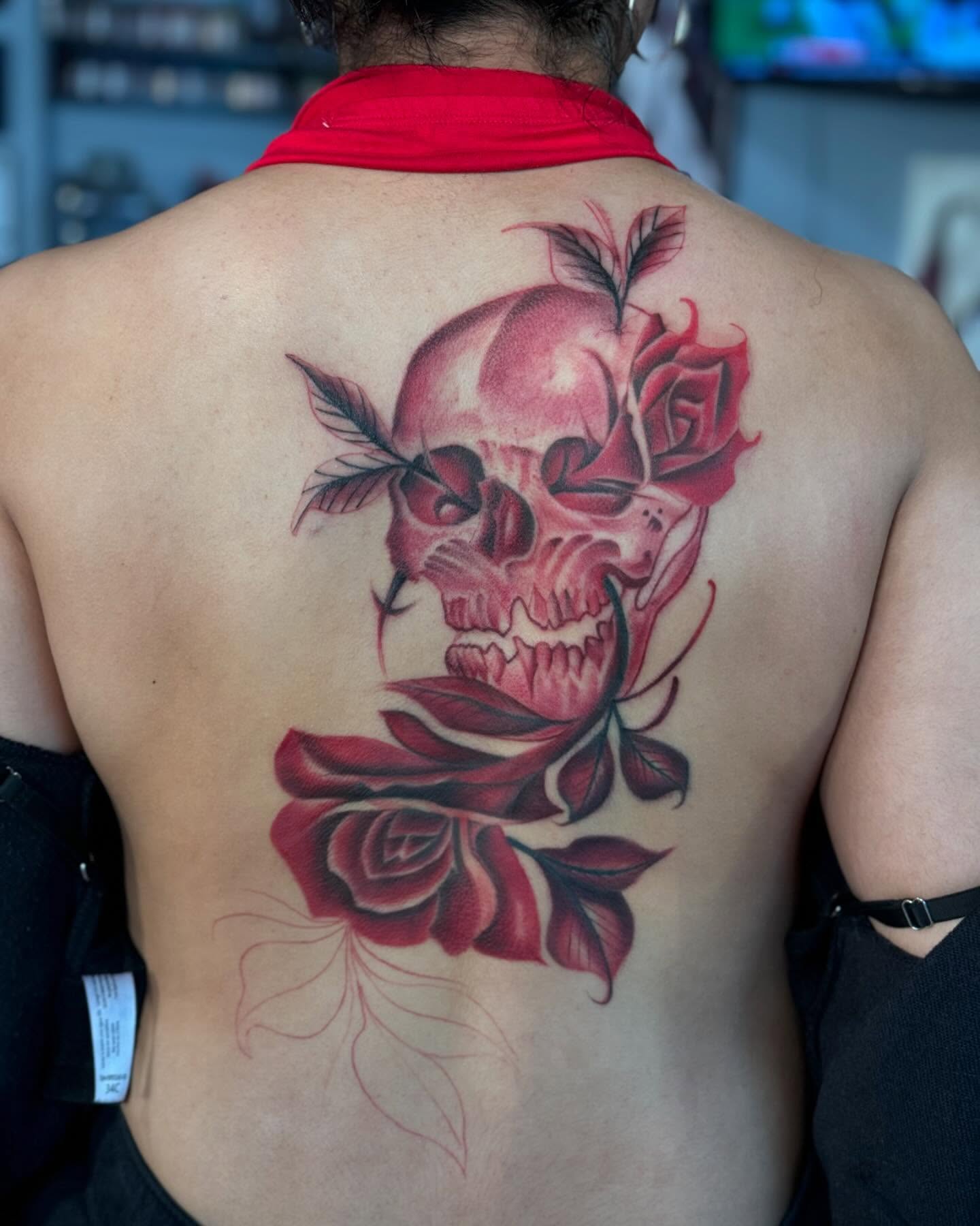Skull and roses realism tattoo on the back by Stephanie Cruz, Kansas City, Missouri