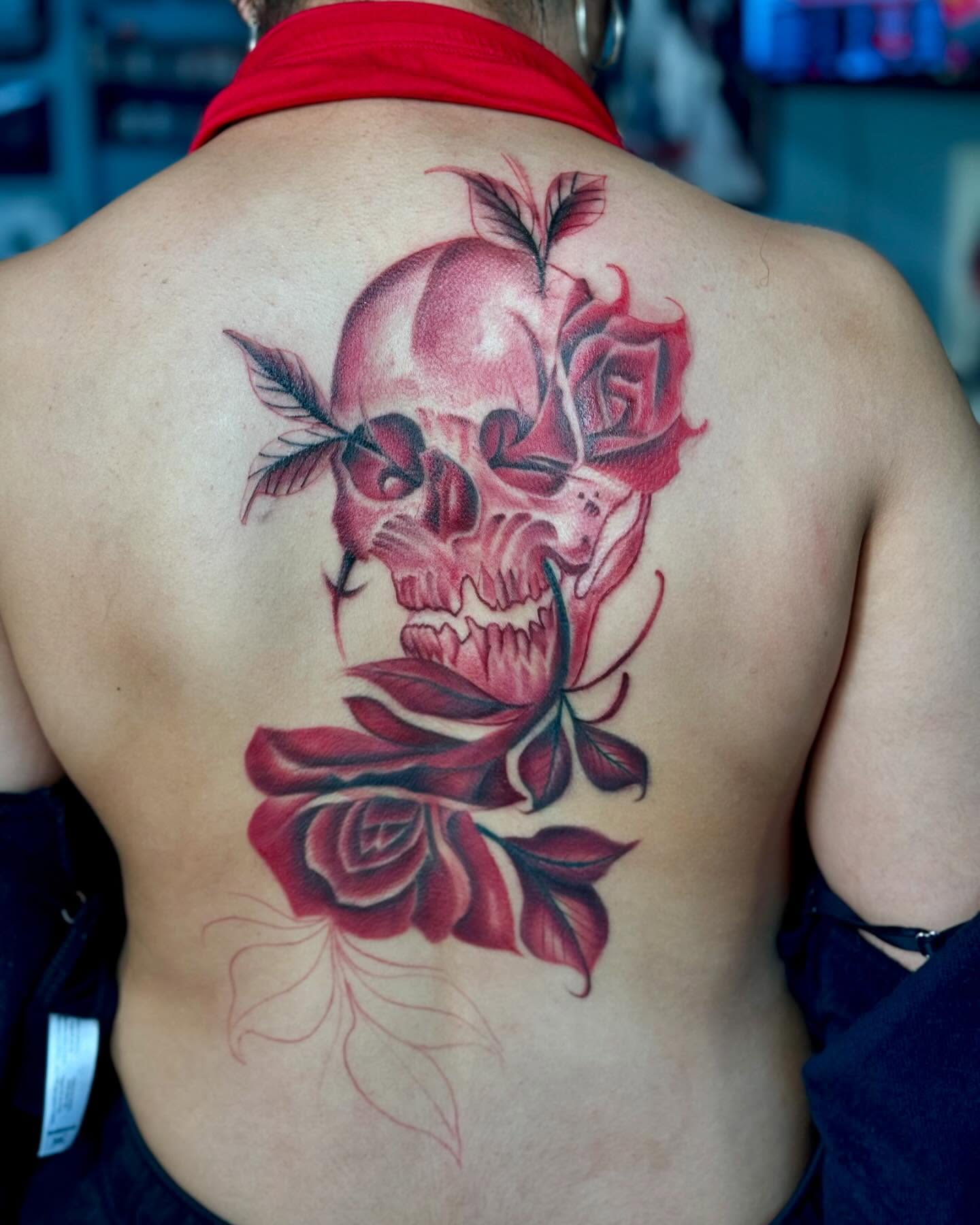 Skull and roses realism tattoo on the back by Stephanie Cruz, Kansas City, Missouri