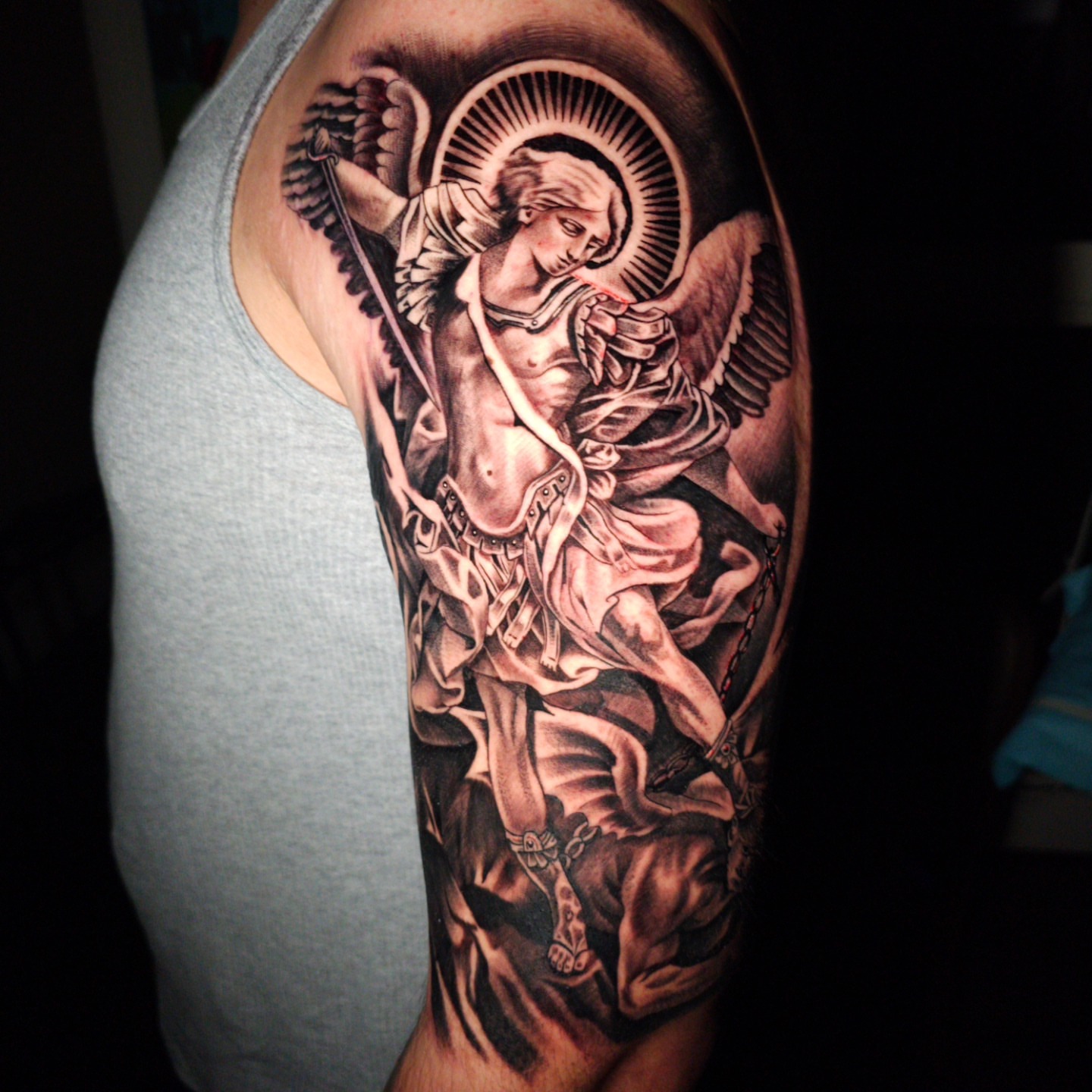 Angel realism tattoo on the upper arm by “Gonzo
