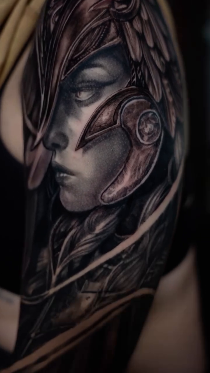 Woman with helmet realism tattoo by ๐๐๐