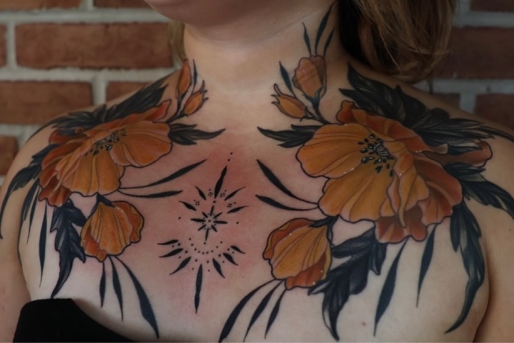 Floral arrangement American traditional tattoo on the chest by 𝒕𝒂𝒕𝒕𝒐𝒐𝒔 𝒃𝒚 𝔏𝔞𝔲𝔯𝔢𝔫 𝔐𝔬𝔫𝔣𝔬𝔯𝔱𝔢