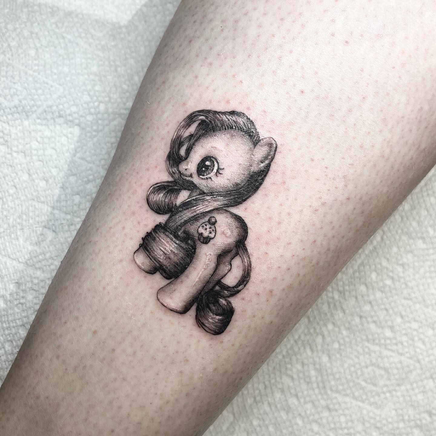 Tattoo by @aurtattoos — black_and_grey