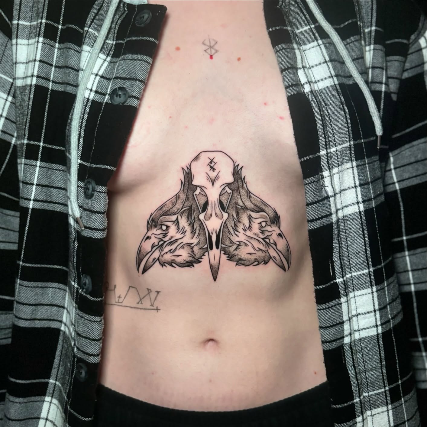 Skull and ravens geometric tattoo on the ribs by 𝕊𝕒𝕞 ☪︎ ִ ࣪𖤐 𐦍 ☾𖤓