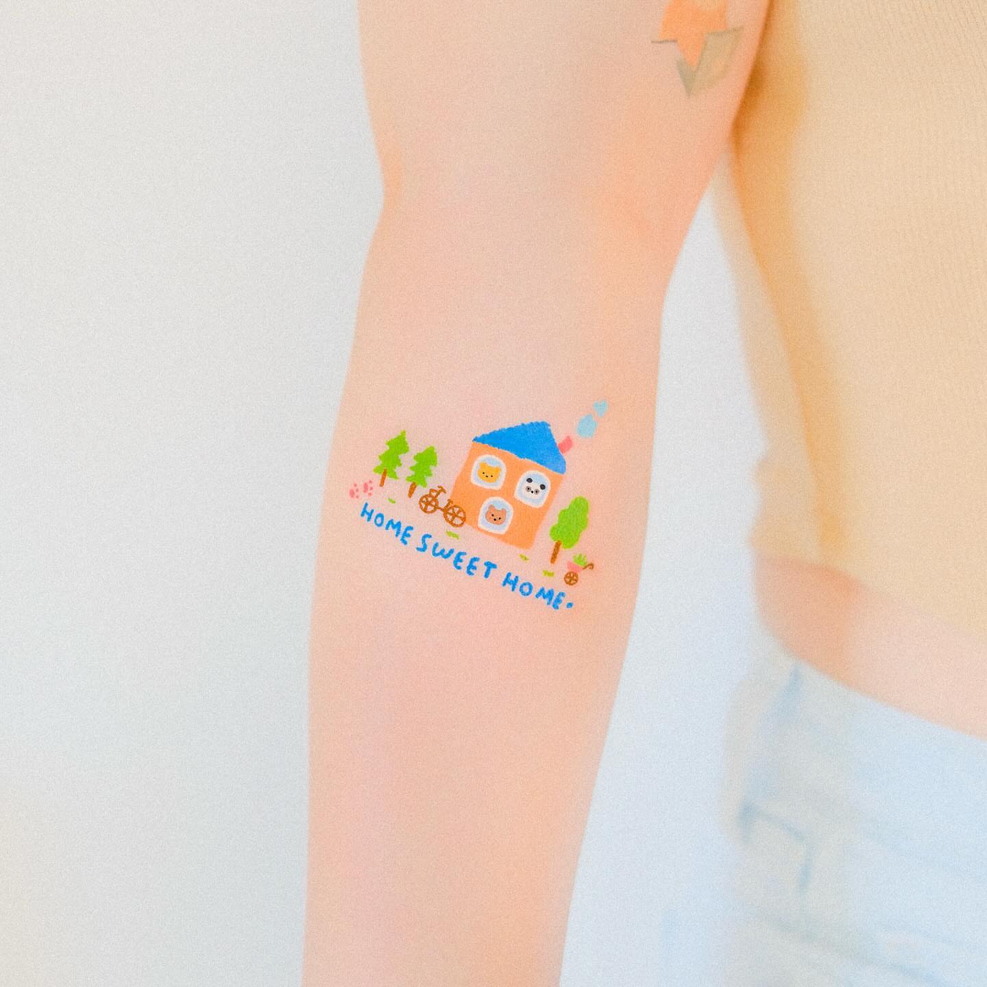 Tattoo by @katzepoke β illustrative