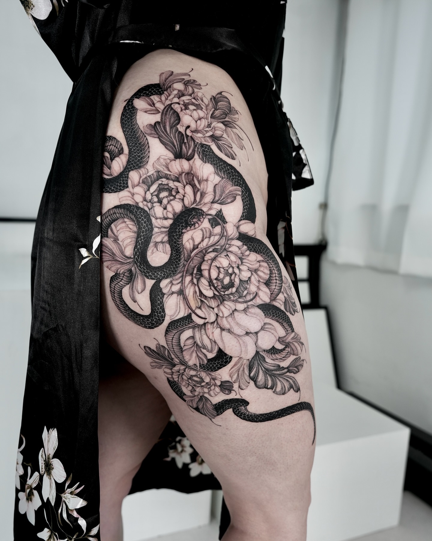 Snake and peony realism tattoo on the thigh by Yongjun