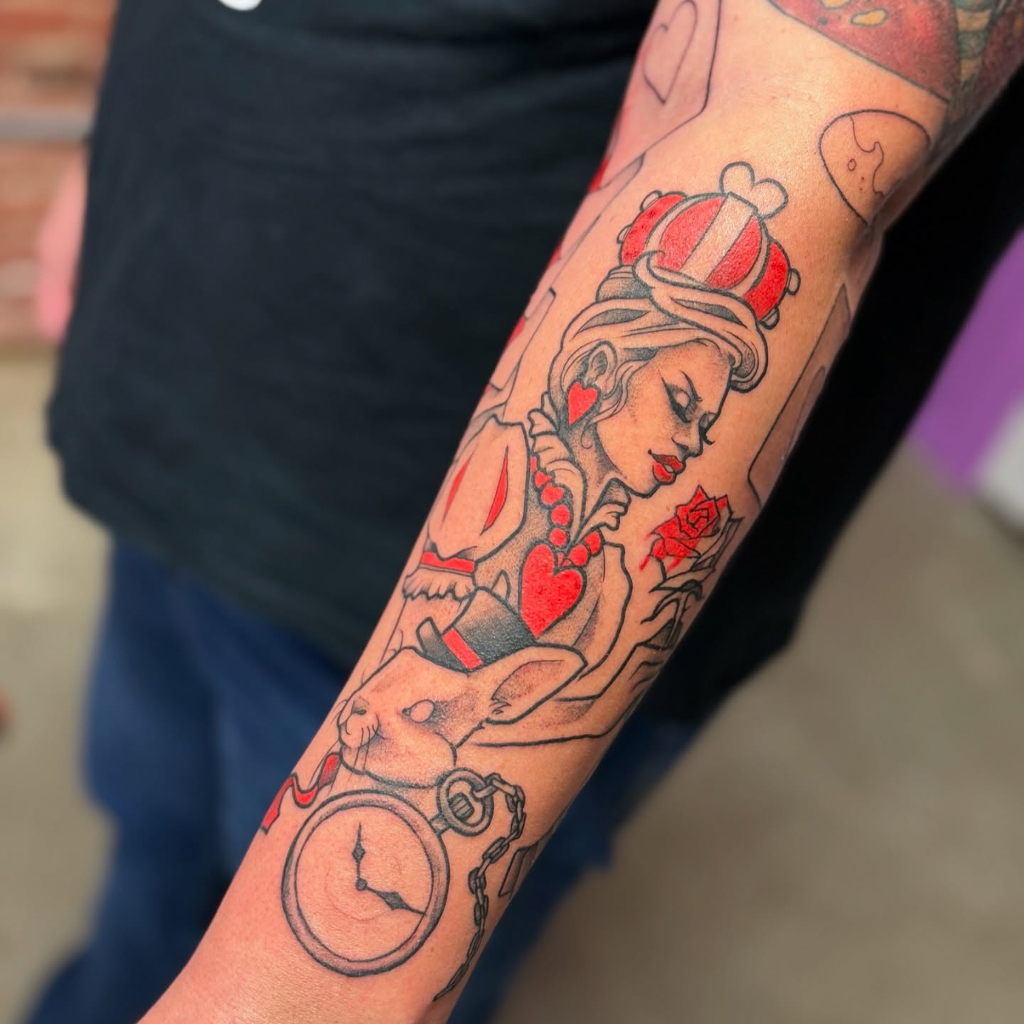 Alice in Wonderland American traditional tattoo on the forearm by ⛓️ 𝓑𝓻𝓸𝓸𝓴𝓮𝓵𝓵𝓮 𝓑𝓸𝓶𝓫𝓼𝓱𝓮𝓵𝓵𝓮 ⛓️