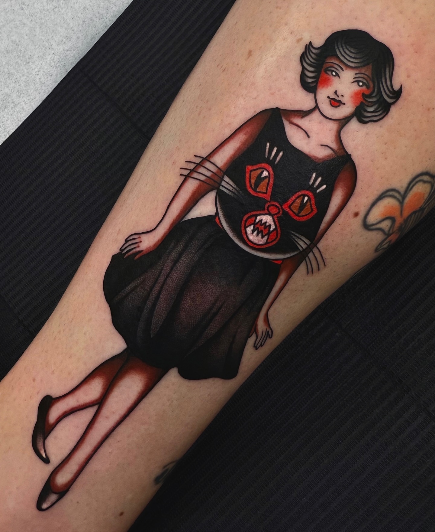 Cat woman American traditional tattoo on the thigh by 𝒟𝑜𝓃𝓃𝒶 𝒥 ࿏ Portland Tattoo Artist