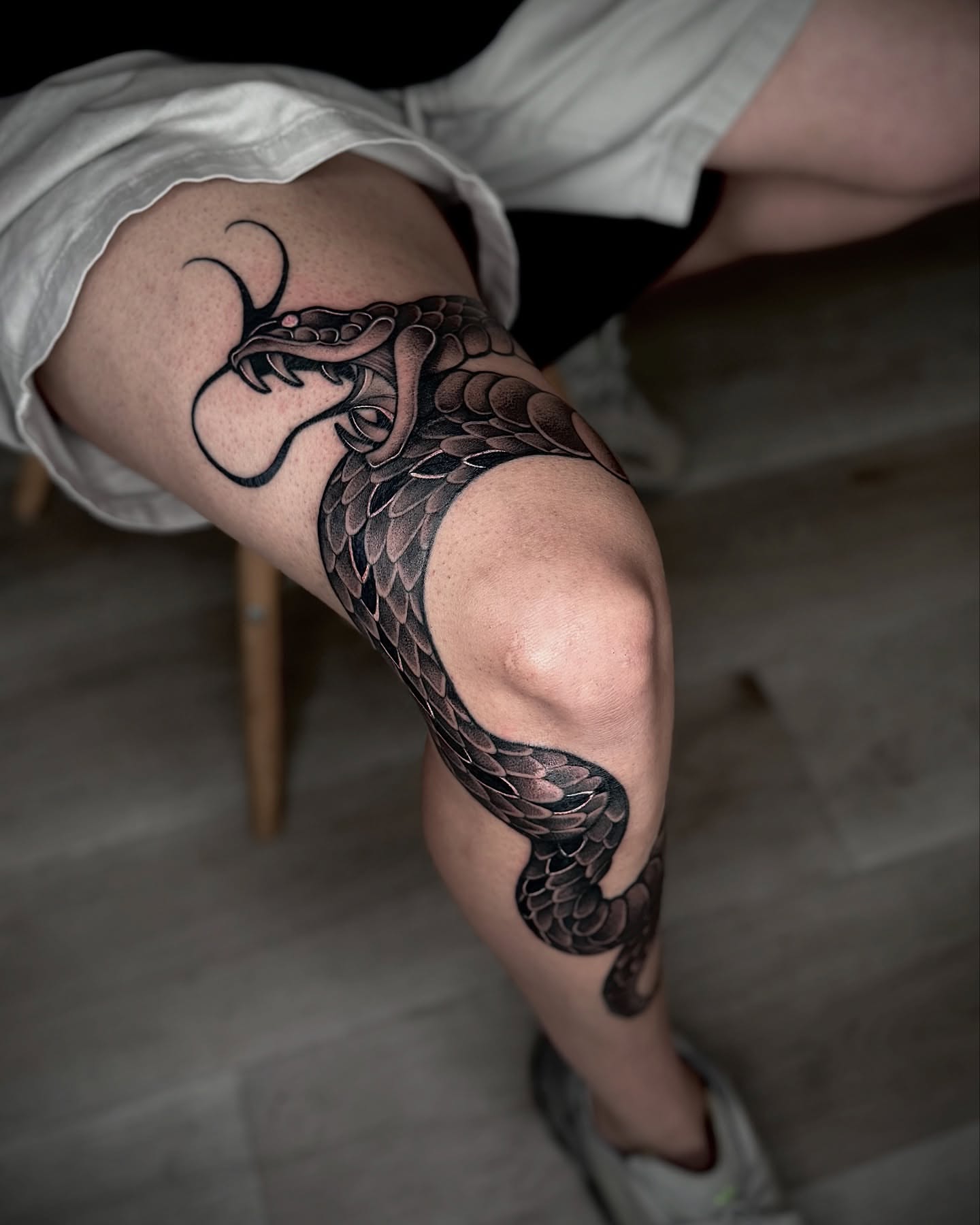 Snake black and grey tattoo on the thigh by Gabrieli Folha