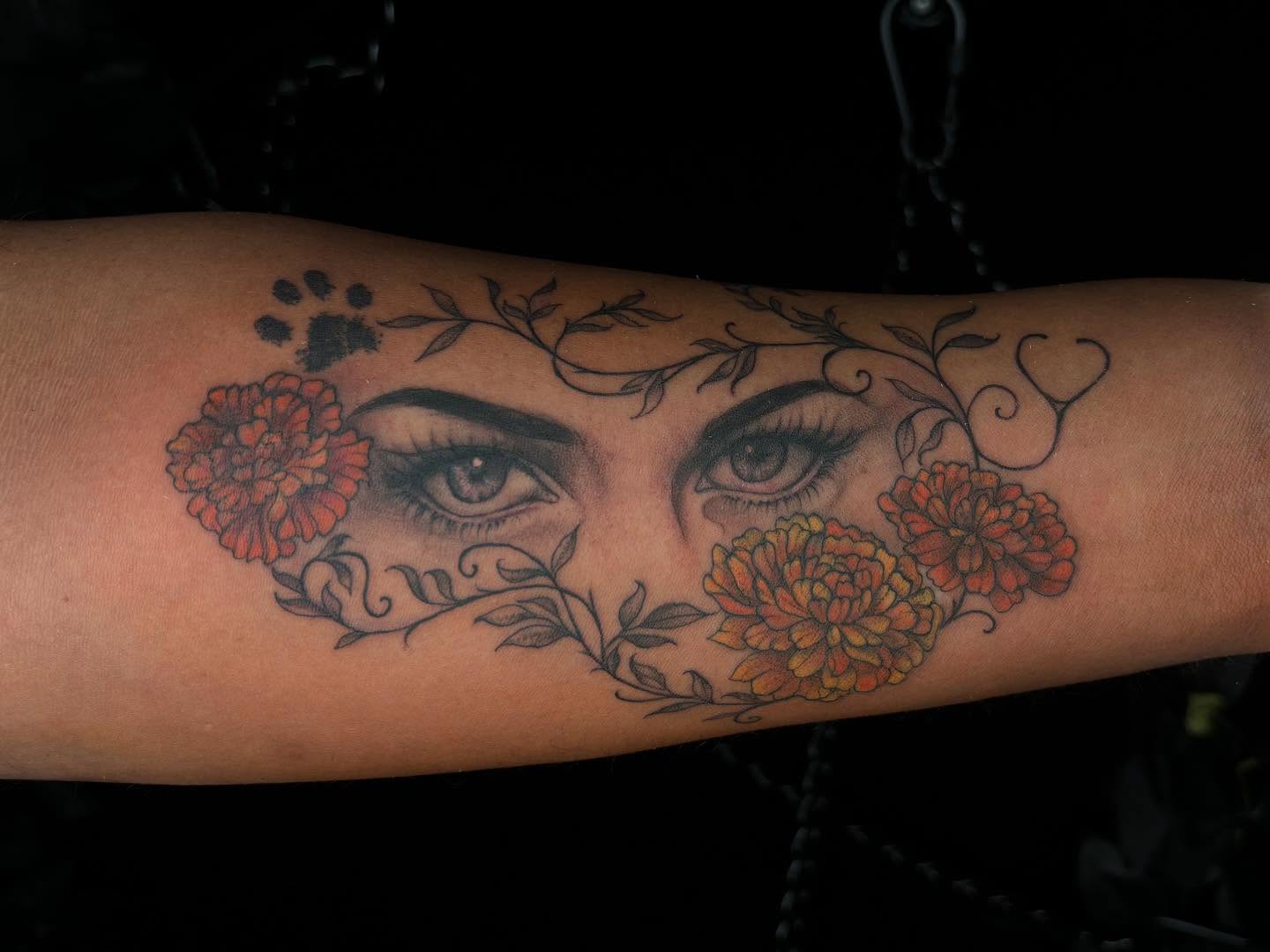 Eyes and flowers realism tattoo on the forearm by Ivanna