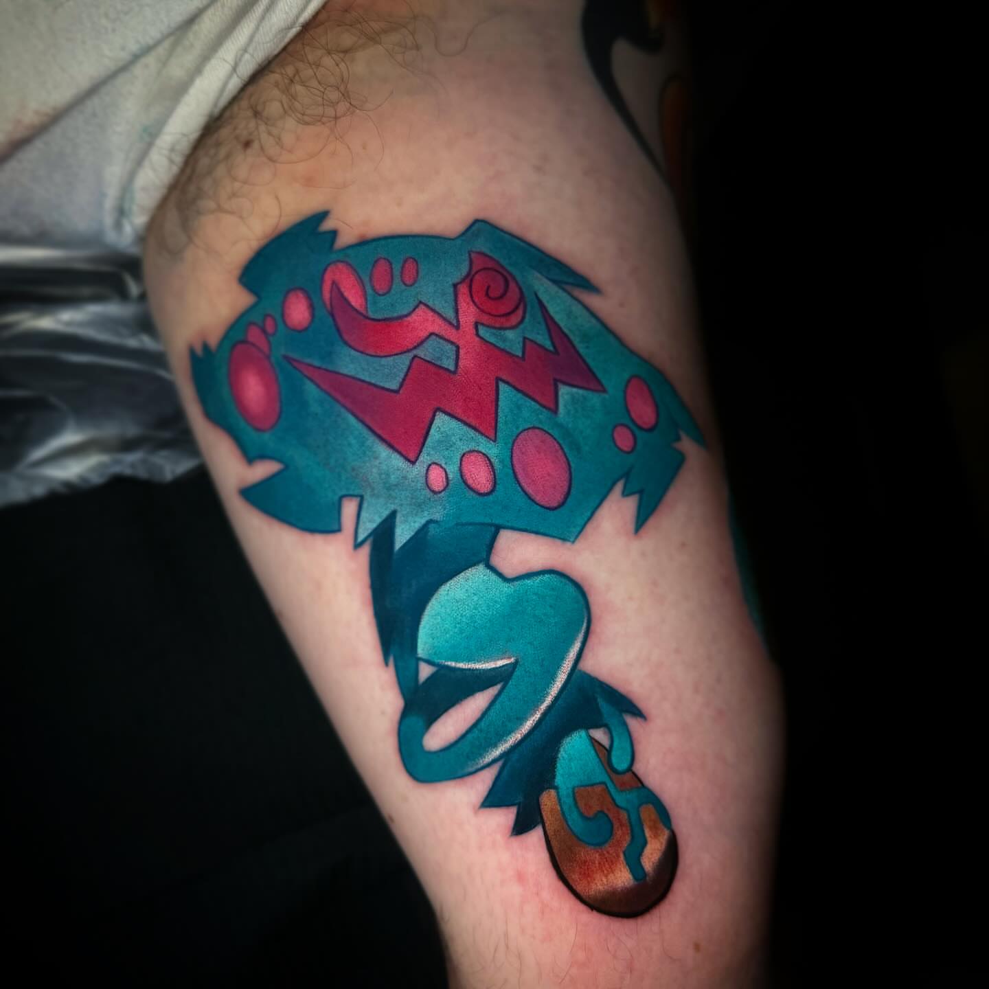 Abstract creature geometric tattoo on the upper arm by Bruce becerra tattoos