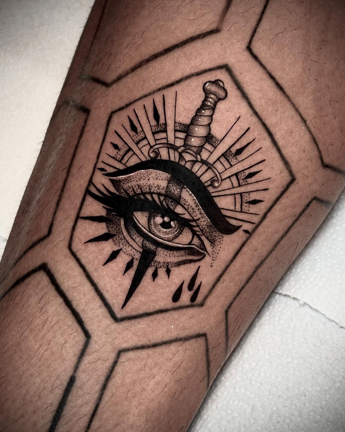 Tattoo by @_vanessa.ink_ β black_and_grey, geometric