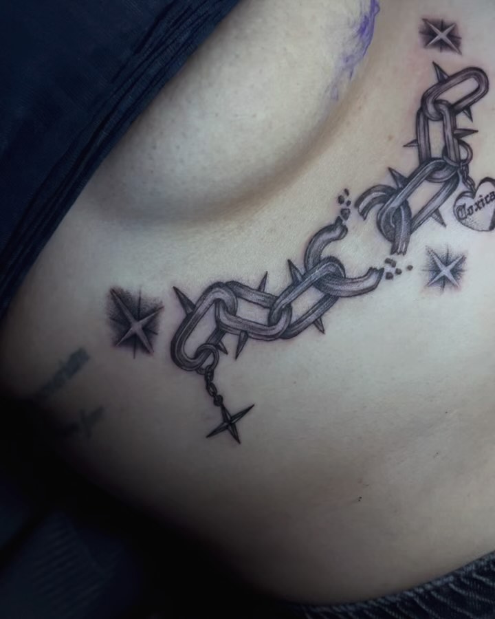 Chain black and grey tattoo by Iraymi Beltran