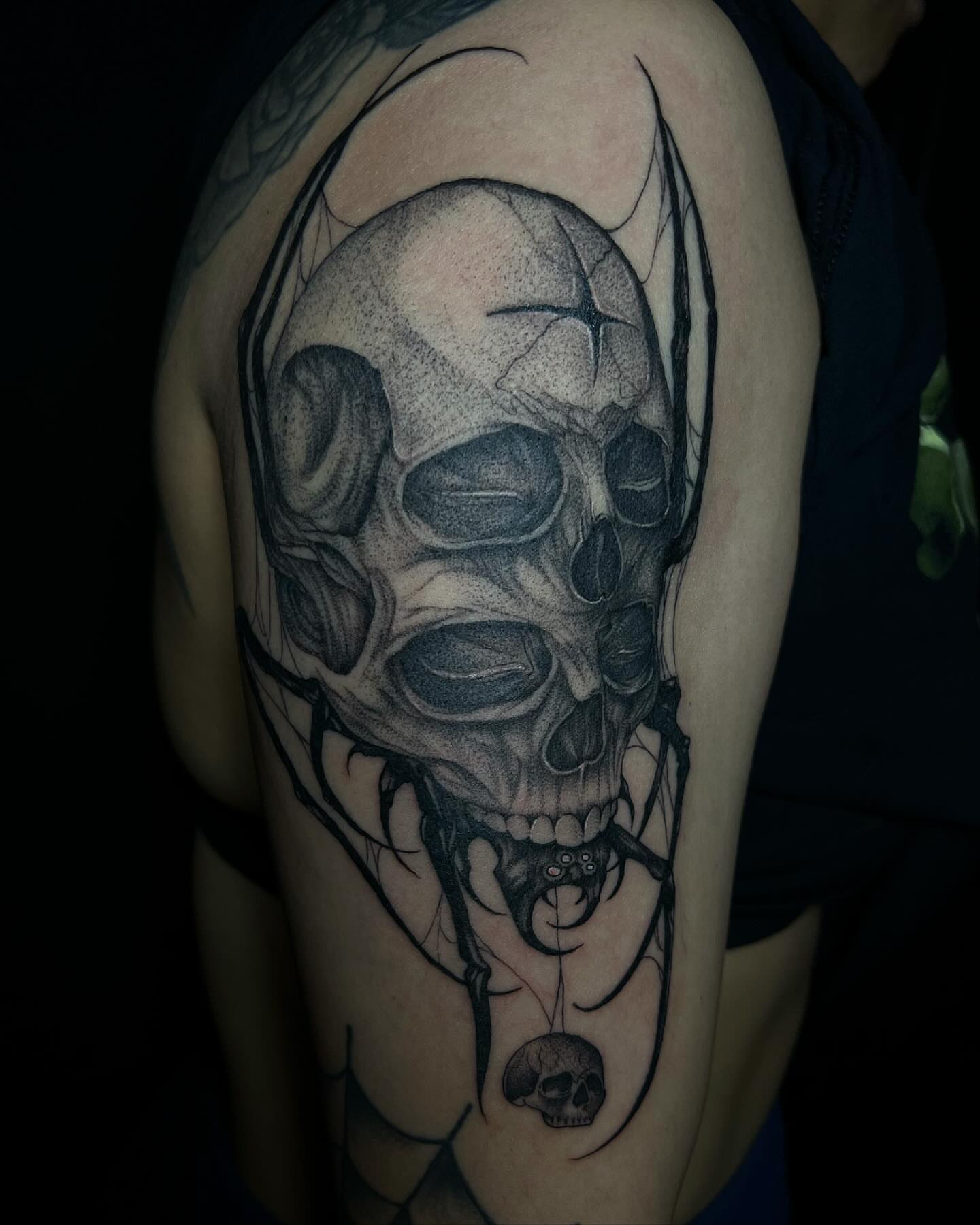 Skull dotwork tattoo on the shoulder by Iraymi Beltran