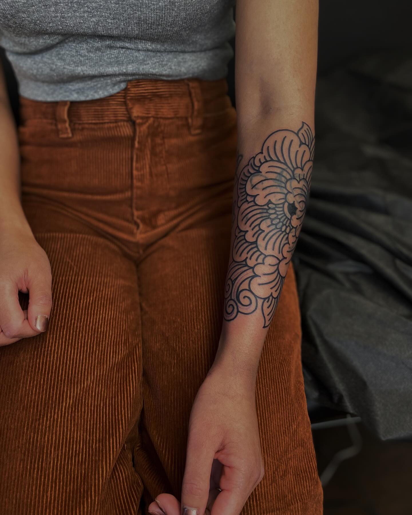 Tattoo by @veronicamussertattoo — black_and_grey