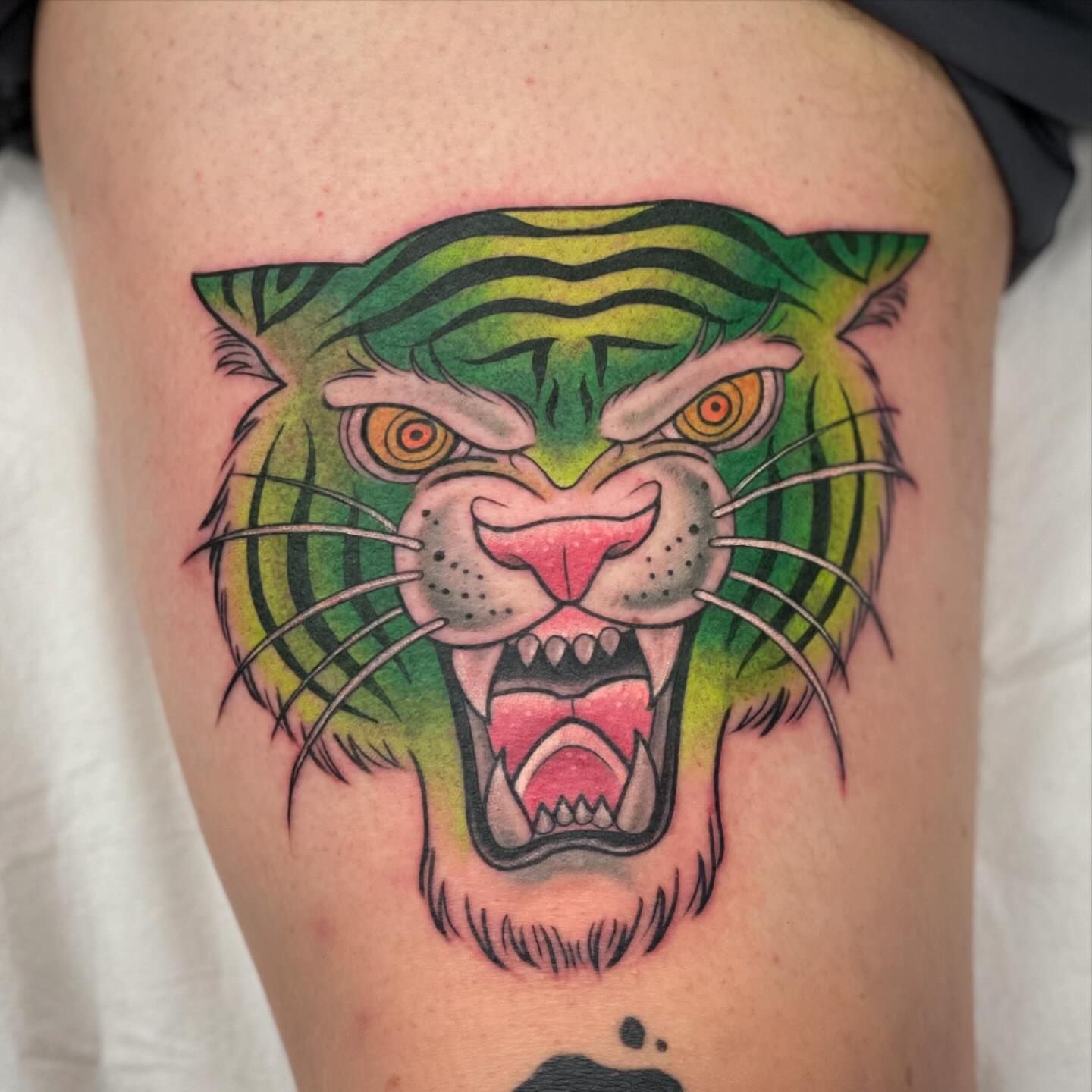 Tiger head American traditional tattoo on the thigh by ๐ณ๐๐๐๐ข ๐ต๐๐๐๐๐๐