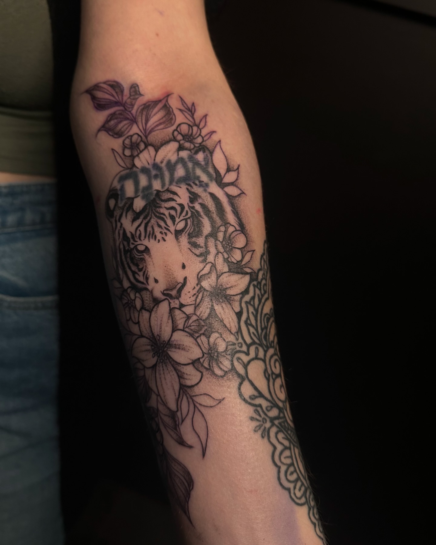 Tiger and flowers realism tattoo on the forearm by alex h🪴 neotrad