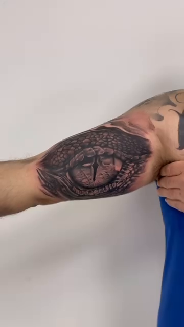 Tattoo by @puratintamiami — realism, black_and_grey