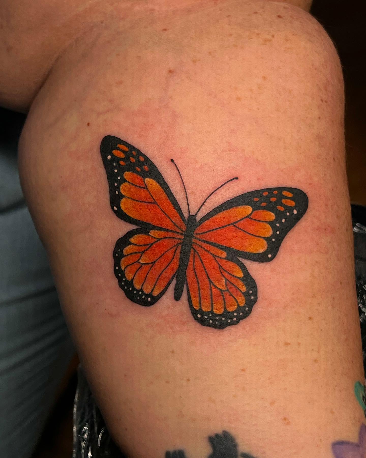 Tattoo by @izzyinktattoos_ — dotwork
