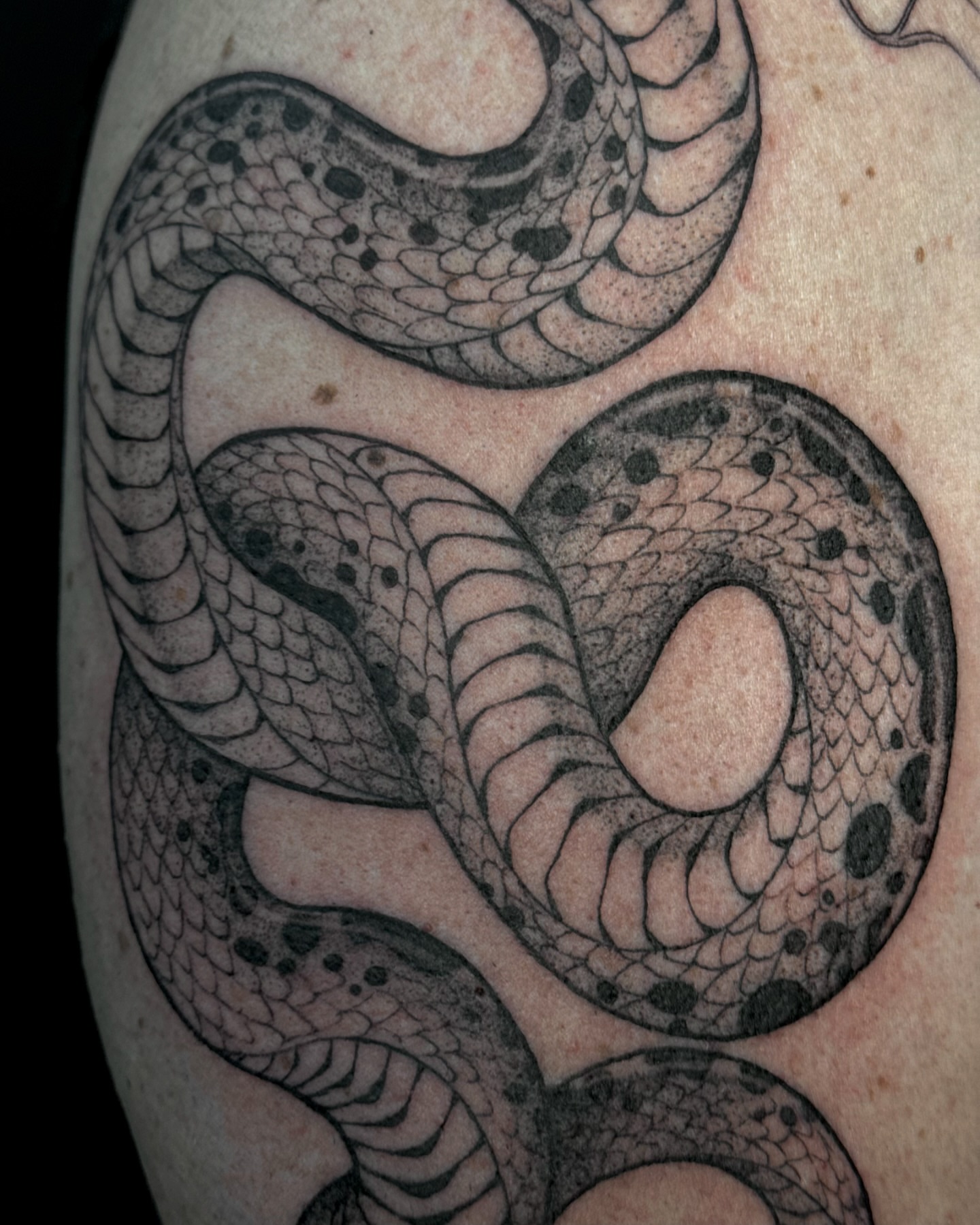 Tattoo by @livingsticker β black_and_grey