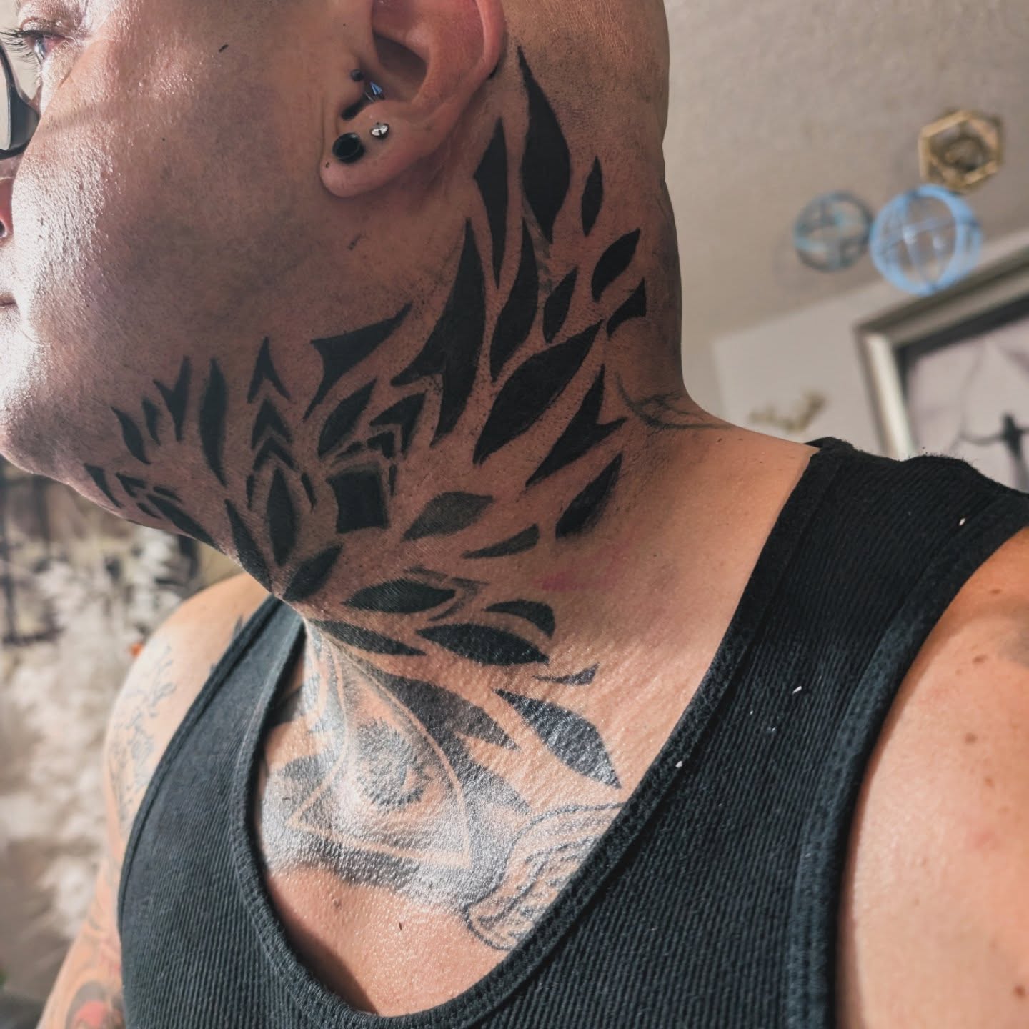 Leaf pattern black and grey tattoo on the neck by Markus Hicks