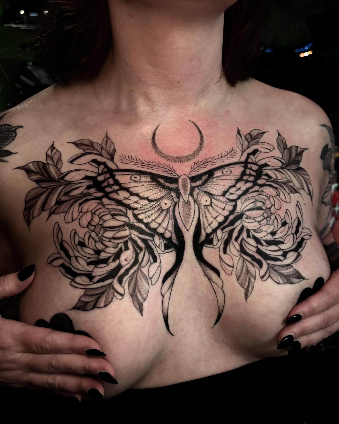 Moth and floral ornamental tattoo on the chest by ᥴꫝꪶꪮꫀ 𝘬ꪶꫀ𝓲ꪀ ❤️‍🔥, Denver, Colorado
