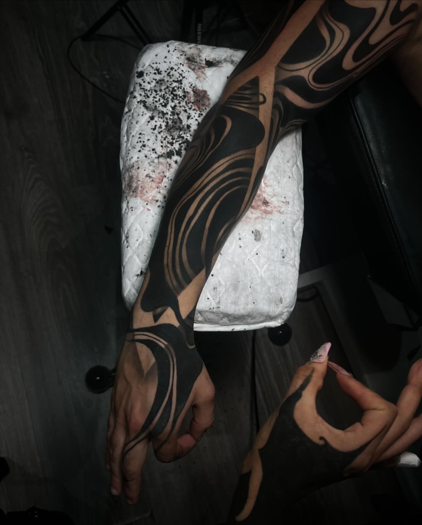 Tattoo by @jssica666 — black_and_grey