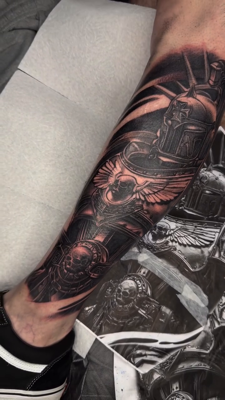 Gothic armor and roses dark realism tattoo by ⚜️Felipe Parada⚜️