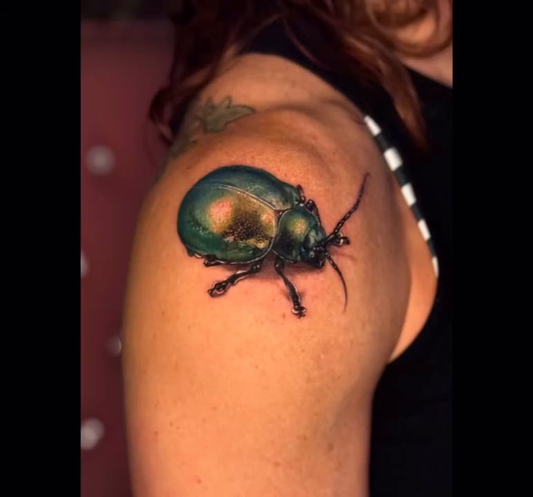 Tattoo by @martinazago_tattoo — realism, dotwork