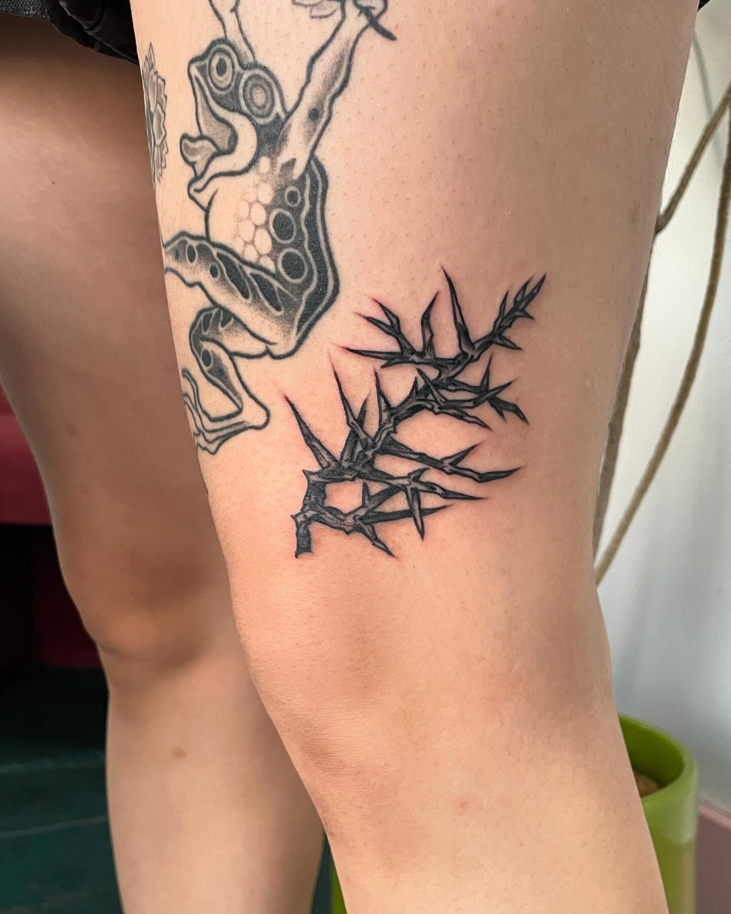 Crown of thorns black and grey tattoo on the thigh by G. Clover ⚧︎, Chicago, Illinois
