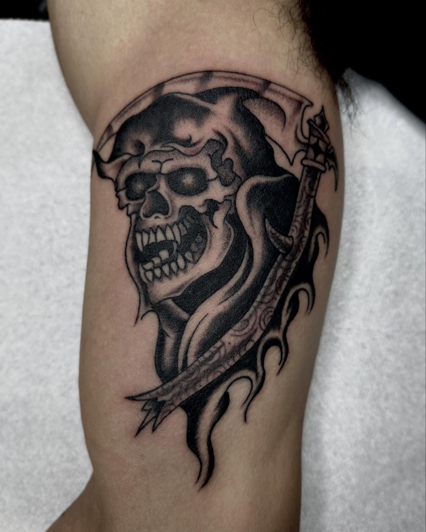 Tattoo by @lijxmachina — black_and_grey, realism