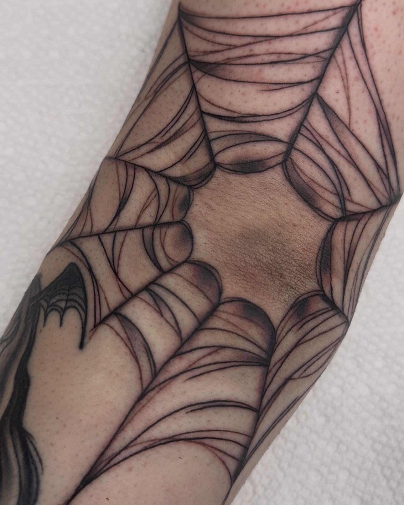 Tattoo by @waylenwaylen_ — geometric
