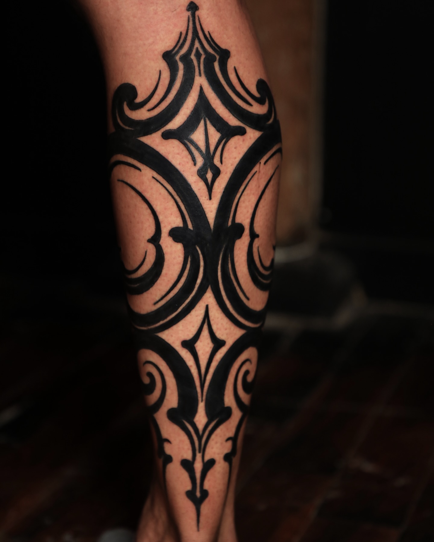 Tribal design tribal tattoo on the forearm by Diego Romay