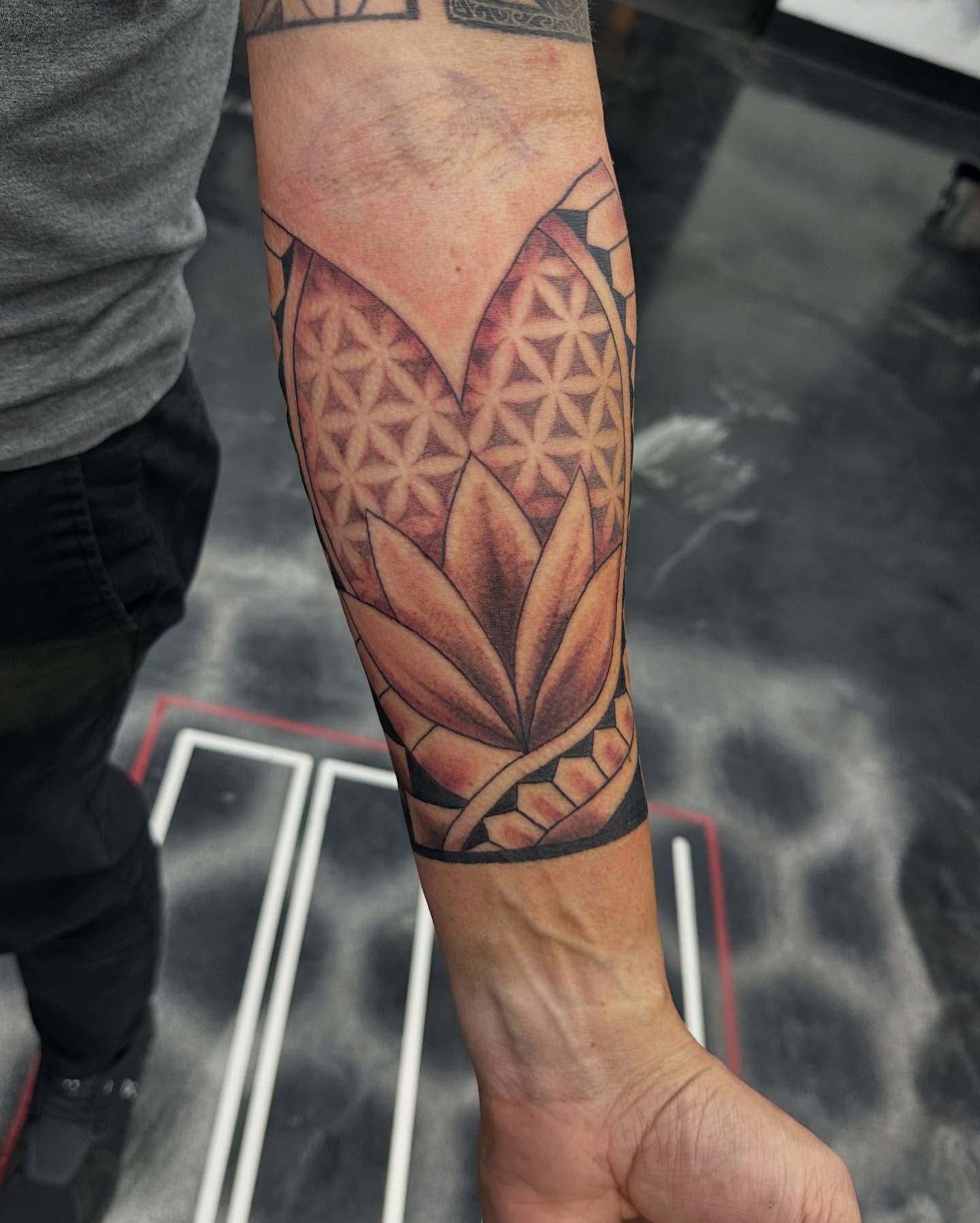 Tattoo by @tattoos_near_me — geometric