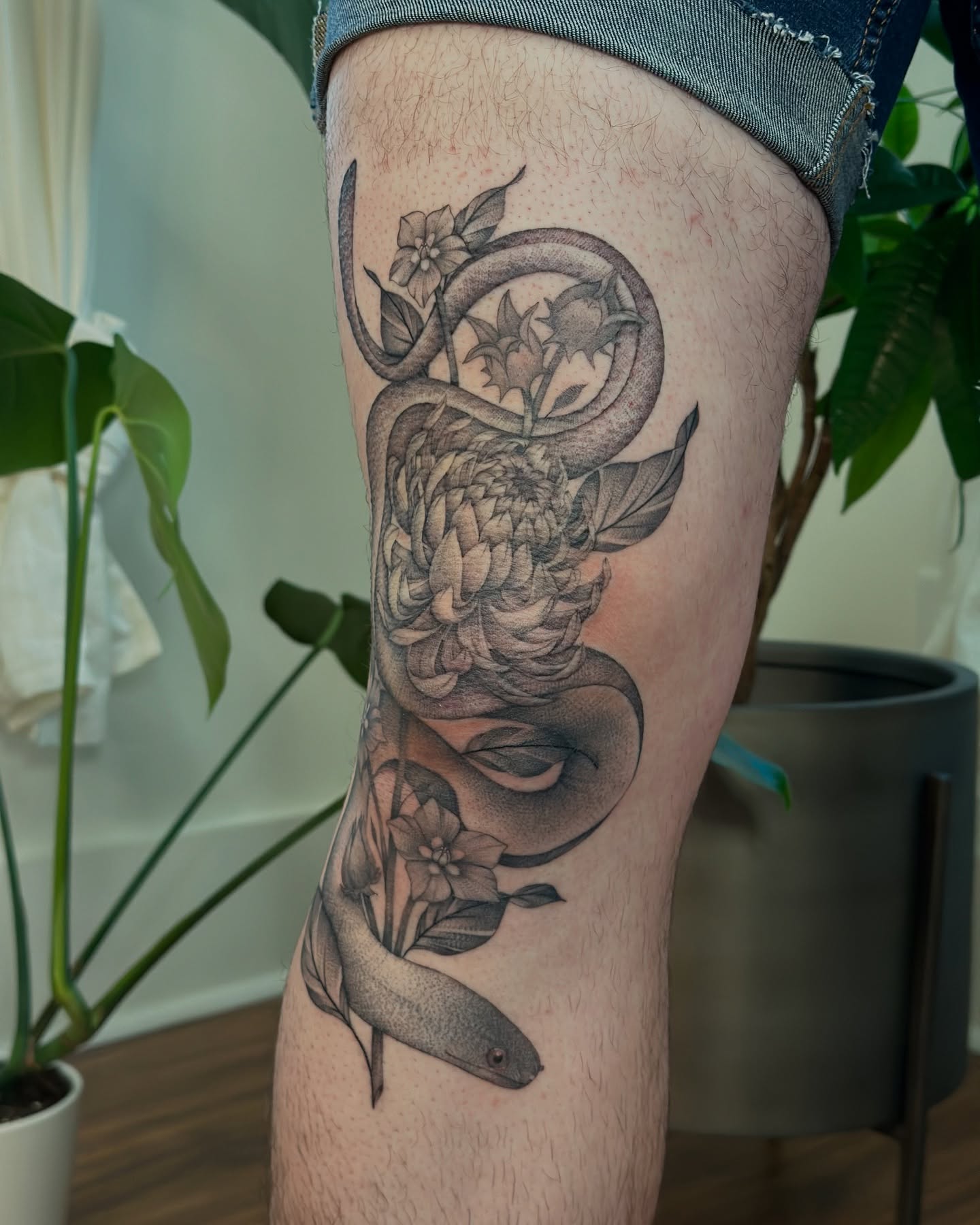 Tattoo by @vreevestattoo โ black_and_grey, realism
