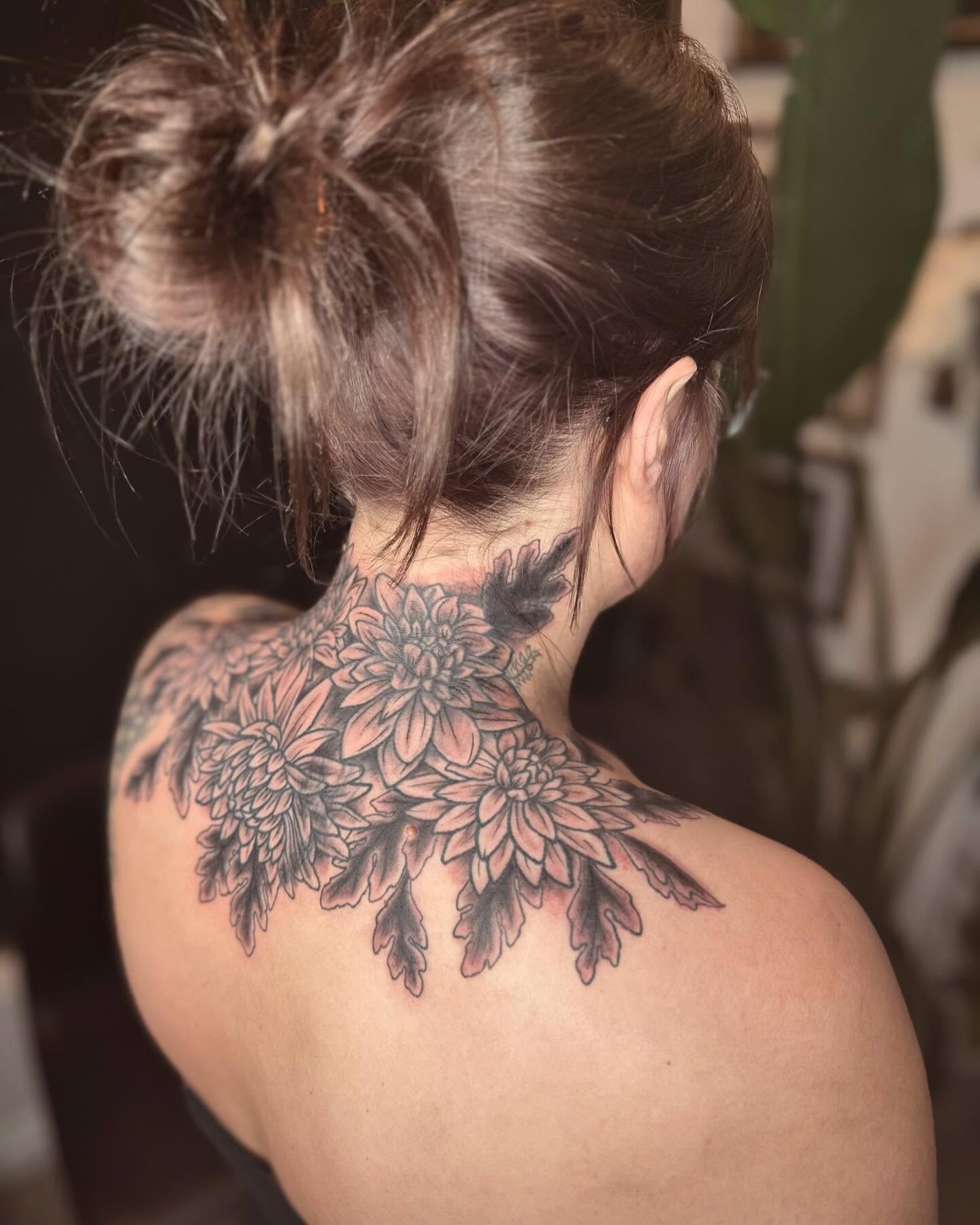 Tattoo by @astrearomerotattoos — black_and_grey