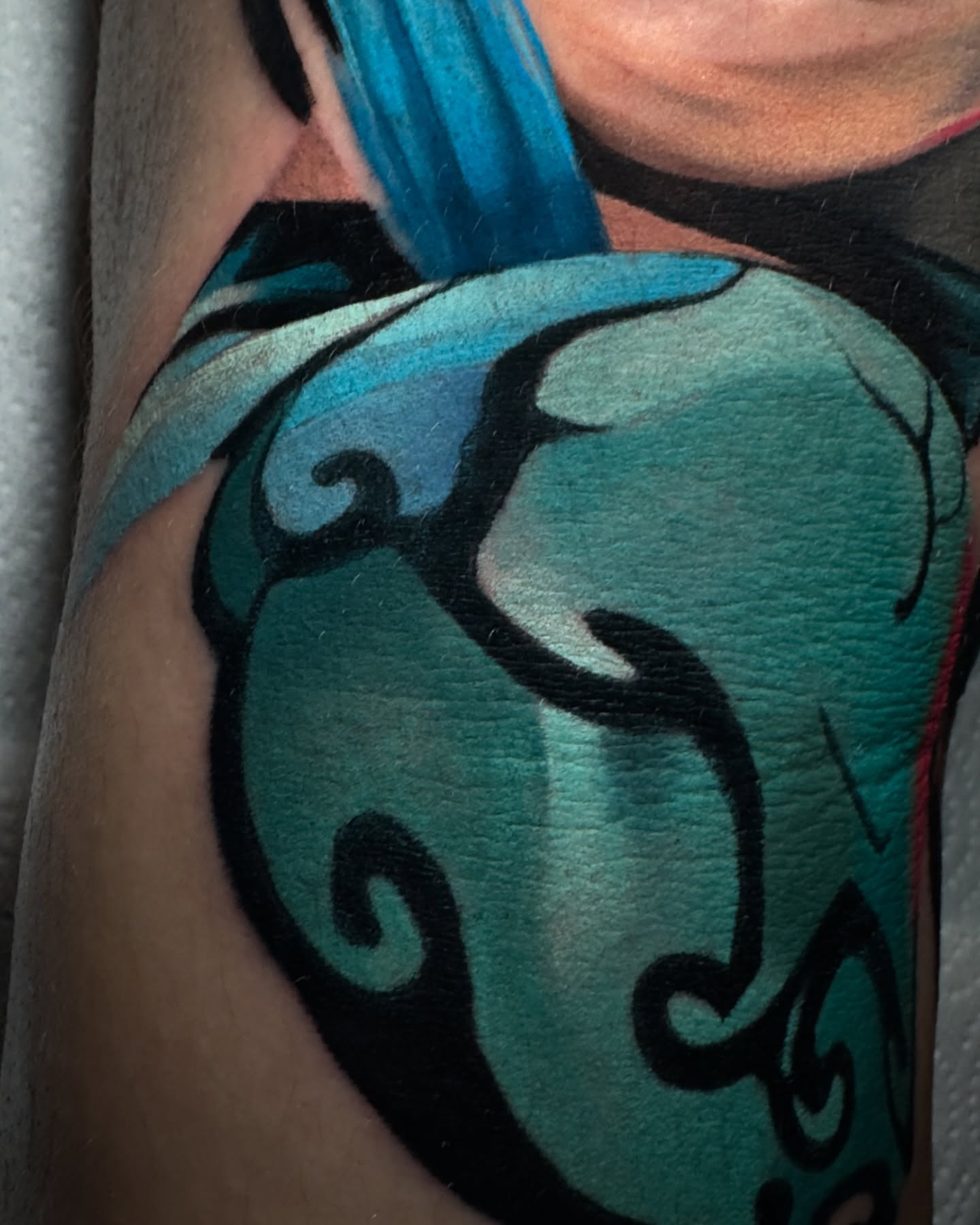 Octopus new school tattoo on the upper arm by Cristian Romero