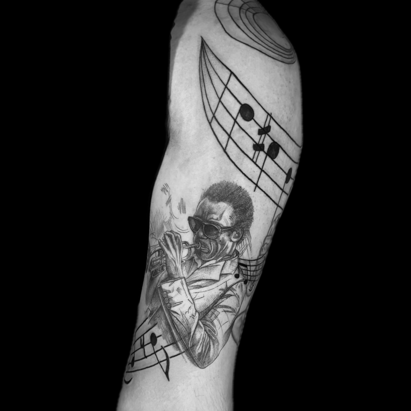 Jazz musician playing trumpet realism tattoo on the forearm by 𝕭𝖆𝖇𝖊𝖔𝖓𝖙𝖍𝖊𝖒00𝖓🌙🪬, Colorado Springs, Colorado